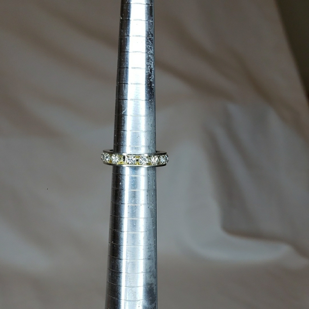 Dazzling Silver Women's Ring with Crystal Accents - Picture 6 of 6